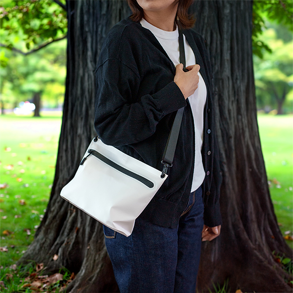 防滴サコッシュ