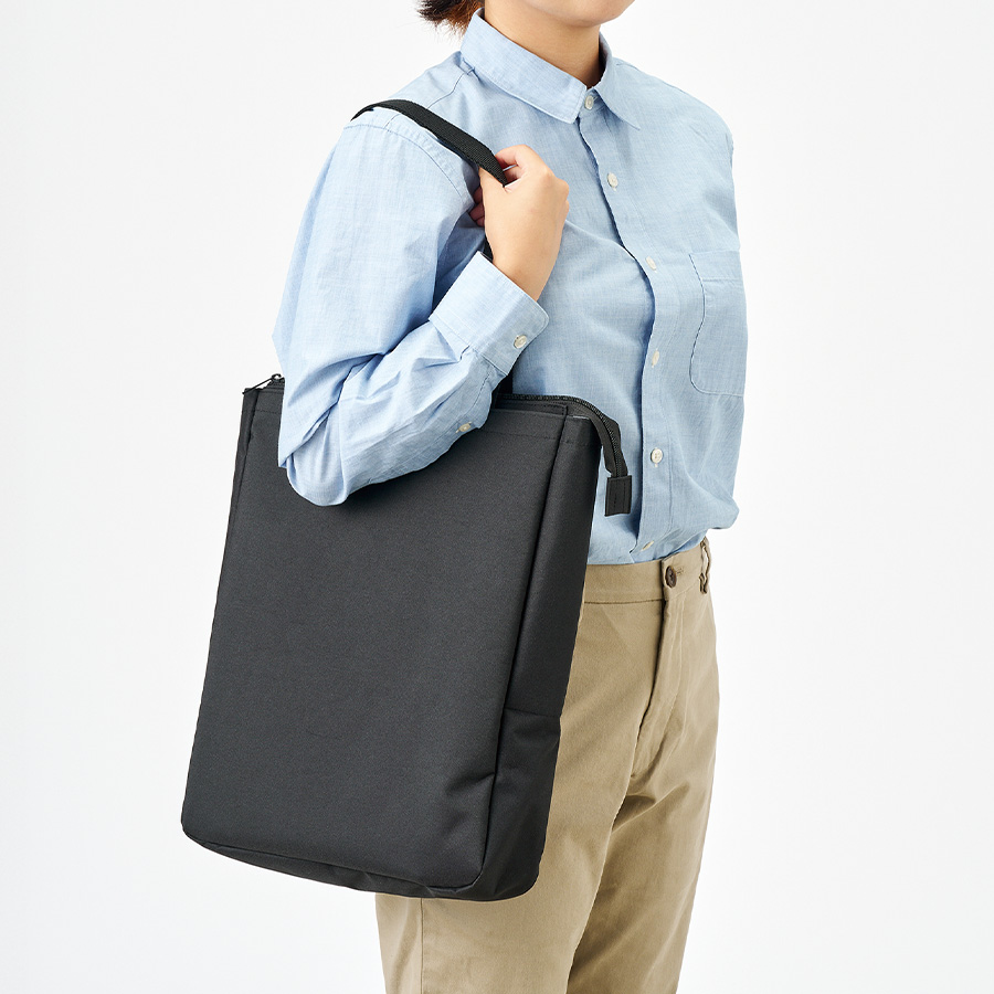 ノートPCが入れられるファスナートート