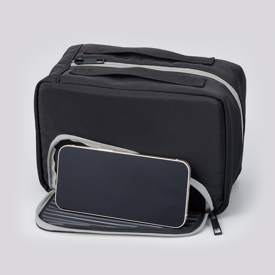 スマホが立てられるクーラーランチポーチ