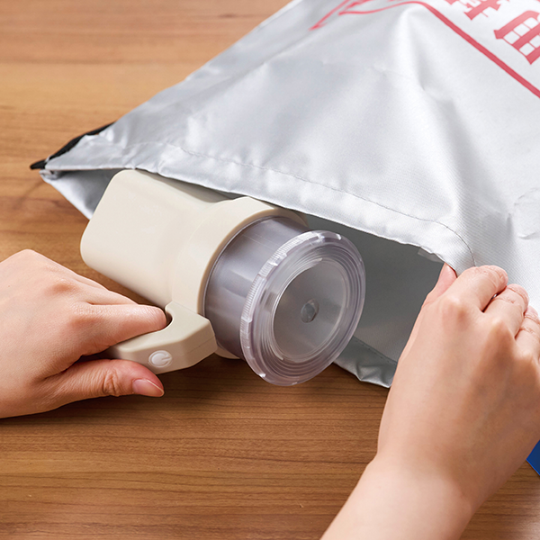 備えて安心 単1形から単4形まで使えるハンディライト